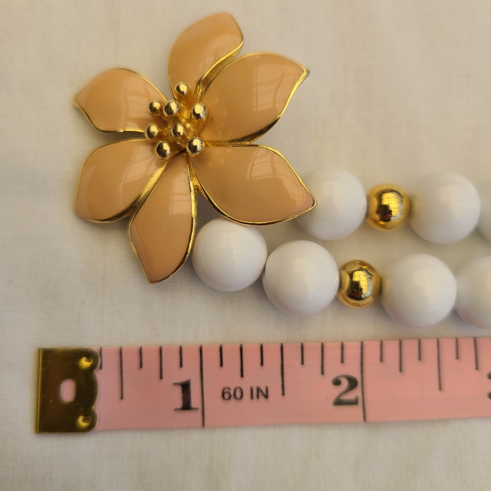 White & gold bead necklace with 2 peach enamel flowers with gold colored backing - Picture 9 of 9